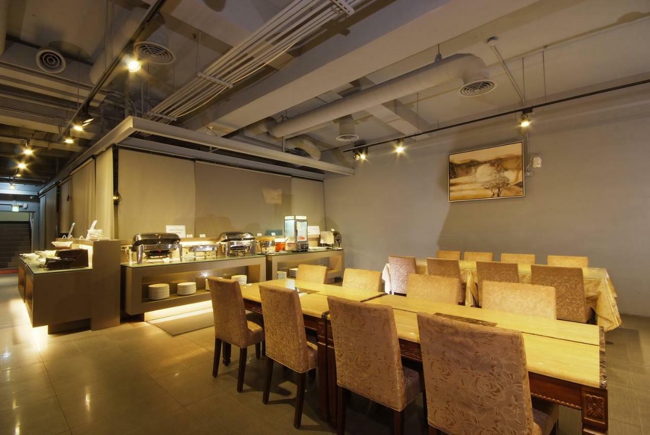 The Metro Hotel Taichung Extérieur photo