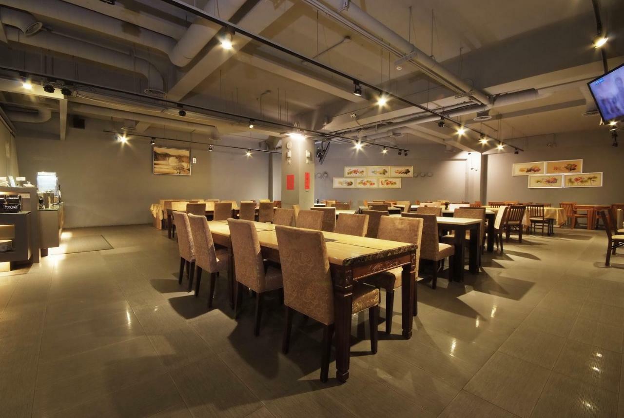 The Metro Hotel Taichung Extérieur photo