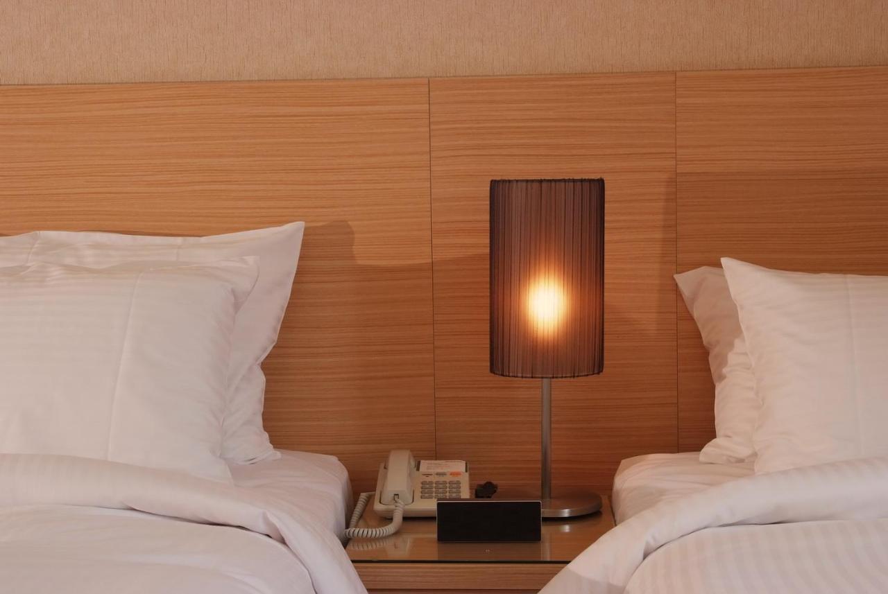 The Metro Hotel Taichung Extérieur photo